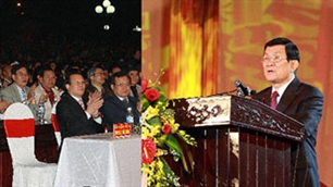 Staatspräsident nimmt an der Feier zur Wiedergründung der Provinz Ha Nam teil